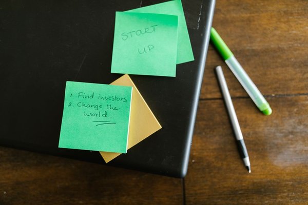 how to write a pitch deck for investors